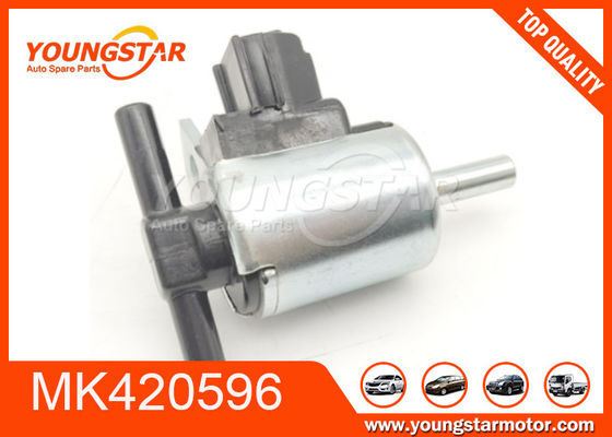 válvula electromagnética de acero inoxidable MK420596 de las piezas del motor de automóvil 12V