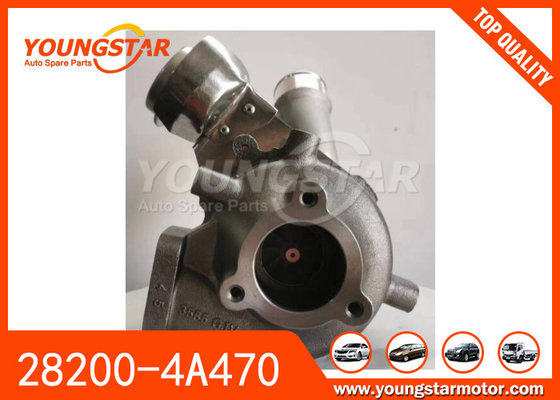 El motor está equipado con un motor de cuatro cilindros.